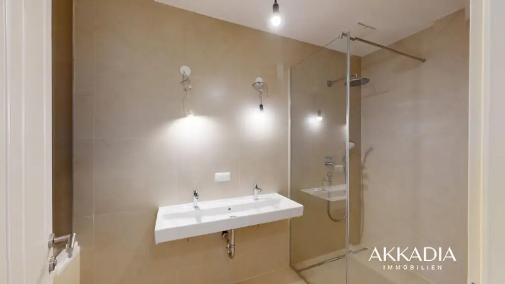 Balkonwohnung in herrschaftlicher Villa I Generalsaniert