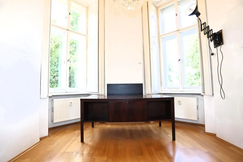 Herrschaftlich wohnen im Schloss Vogelsang!  Barrierefreie 2-Raum-Eigentumswohnung mit PKW-Abstellplatz