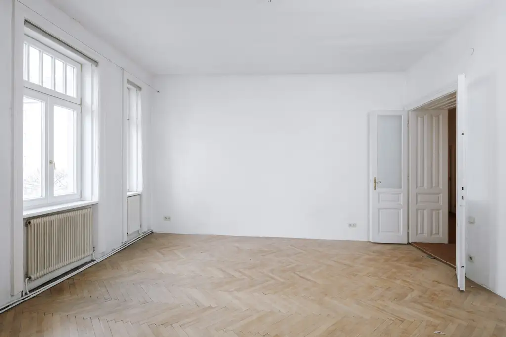 Sanierungsbedürftiges 4 Zimmer Altbau-Juwel mit Balkon in sehr guter zenraler Lage von Döbling!