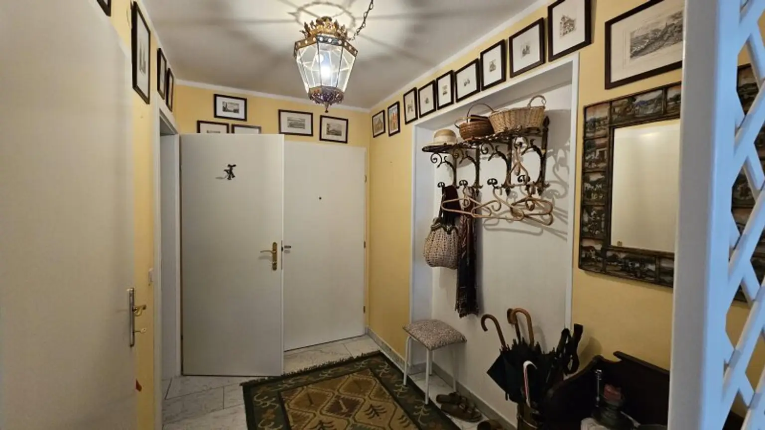 Bestaufgeteilte 99m2 Familienwohnung mit Wintergarten & Balkon ins Grüne! Toplage in Döbling!