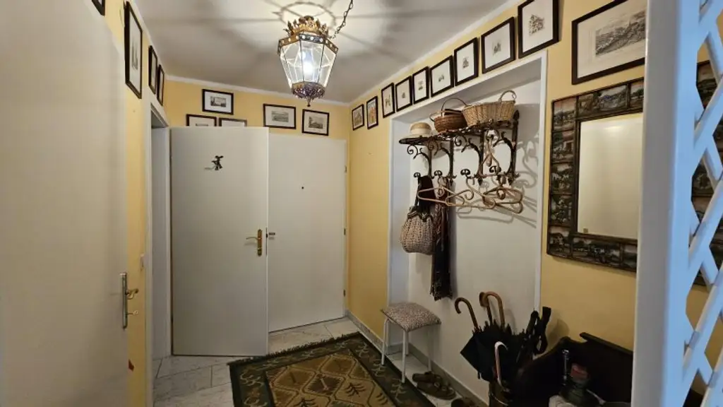 Bestaufgeteilte 99m2 Familienwohnung mit Wintergarten & Balkon ins Grüne! Toplage in Döbling!