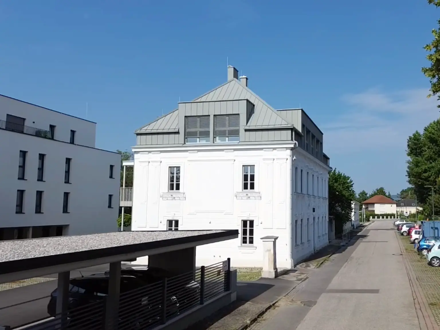 Aussenansicht Villa strassenseitig