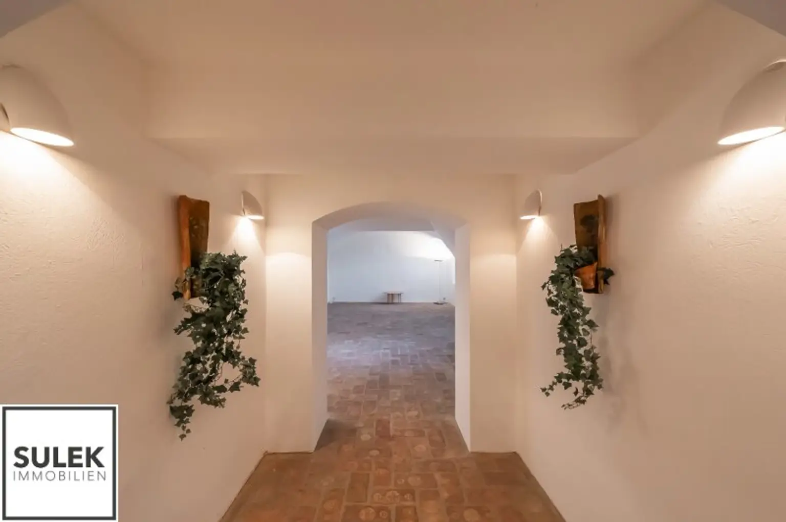 Ihr neuer Bürostandort am Stadtpark! Altbau mit großen Kellerräumlichkeiten - sofort beziehbar!