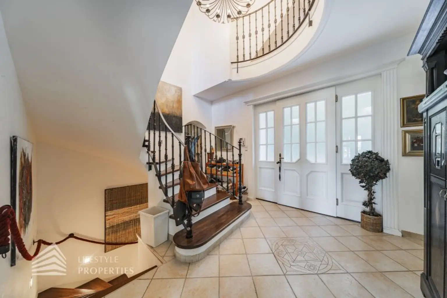 Wunderschöne Villa mit Pool und weitläufigem Grundstück, Nähe Pressbaum