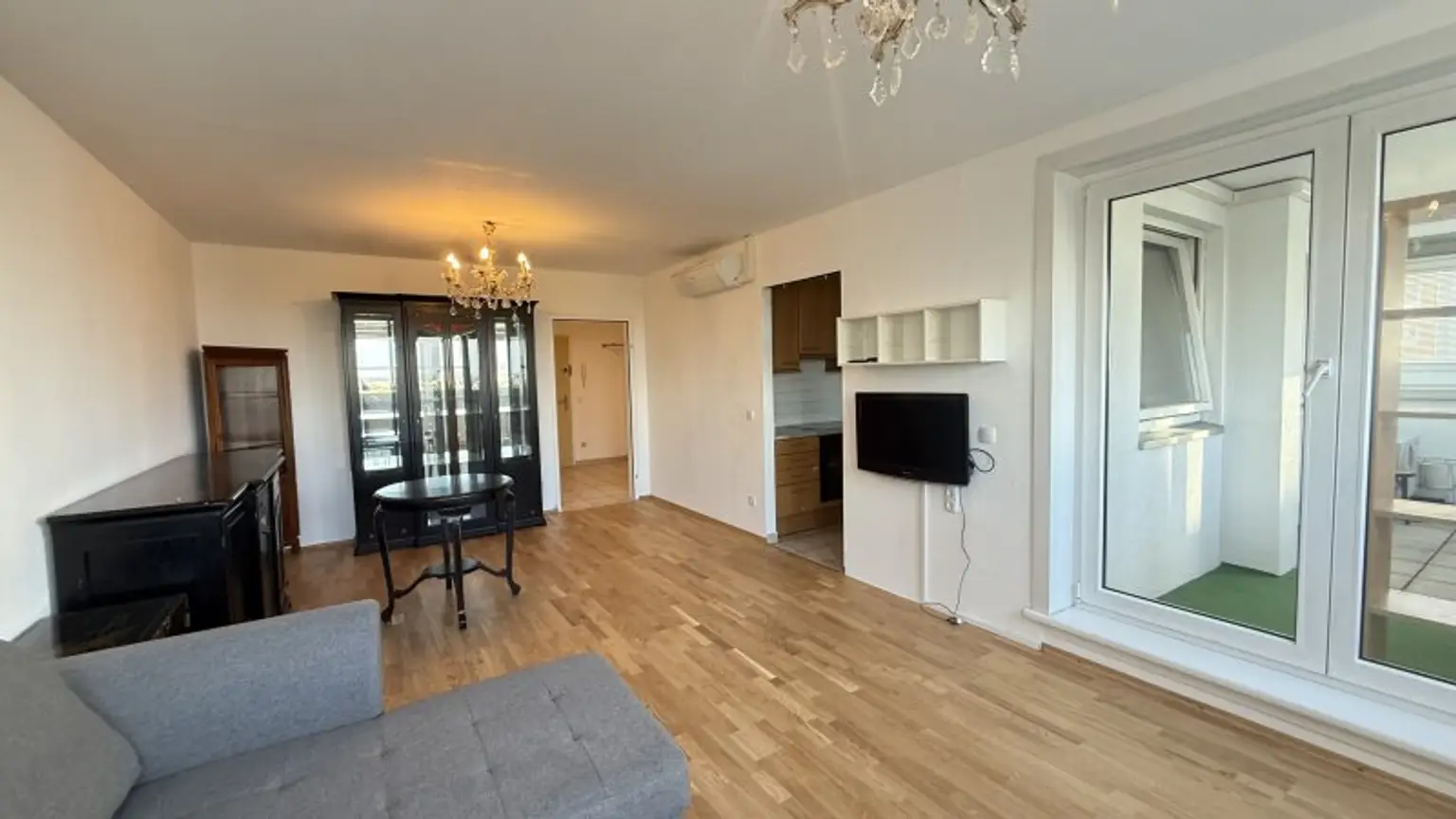 Teilmöblierte 3 Zimmer mit Klima und verglaster Loggia ***** spektakulärer Weitblick + optionaler Garagenstellplatz *****