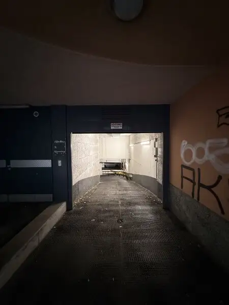 Tiefgaragenstellplatz in der Ziegelofengasse 33, 1050 Wien zu vermieten