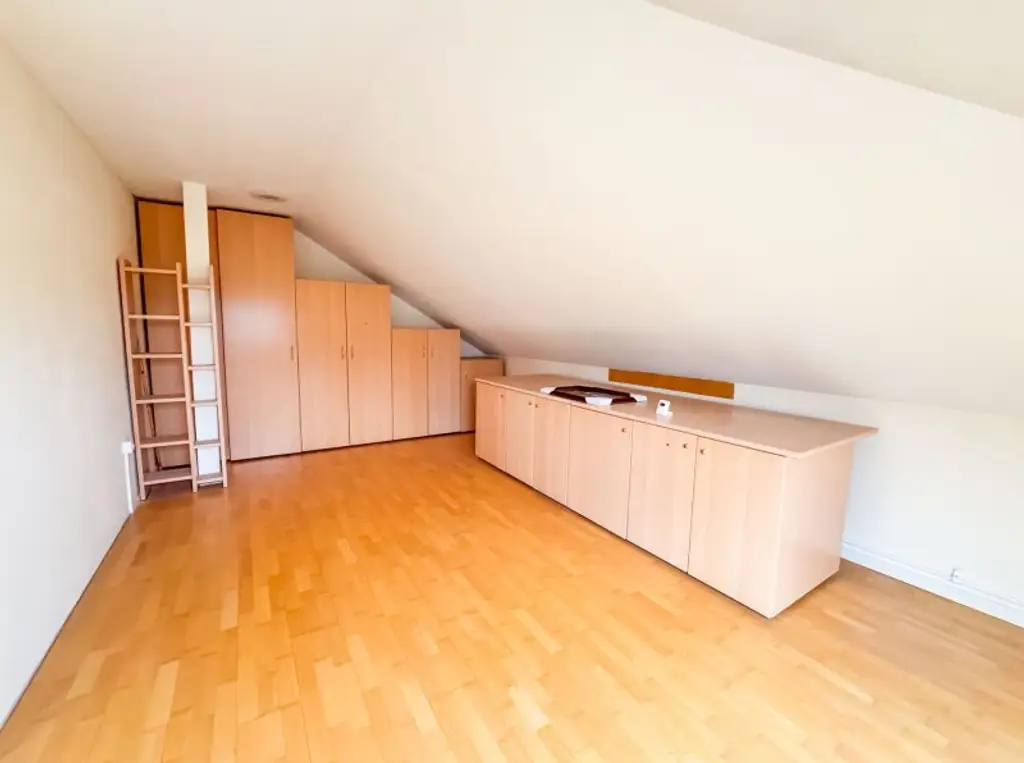 🏡 Großzügiges Einfamilienhaus mit Werkstattkeller, Garage & Terrasse in Stockerau mit Ausbaupotenzial!