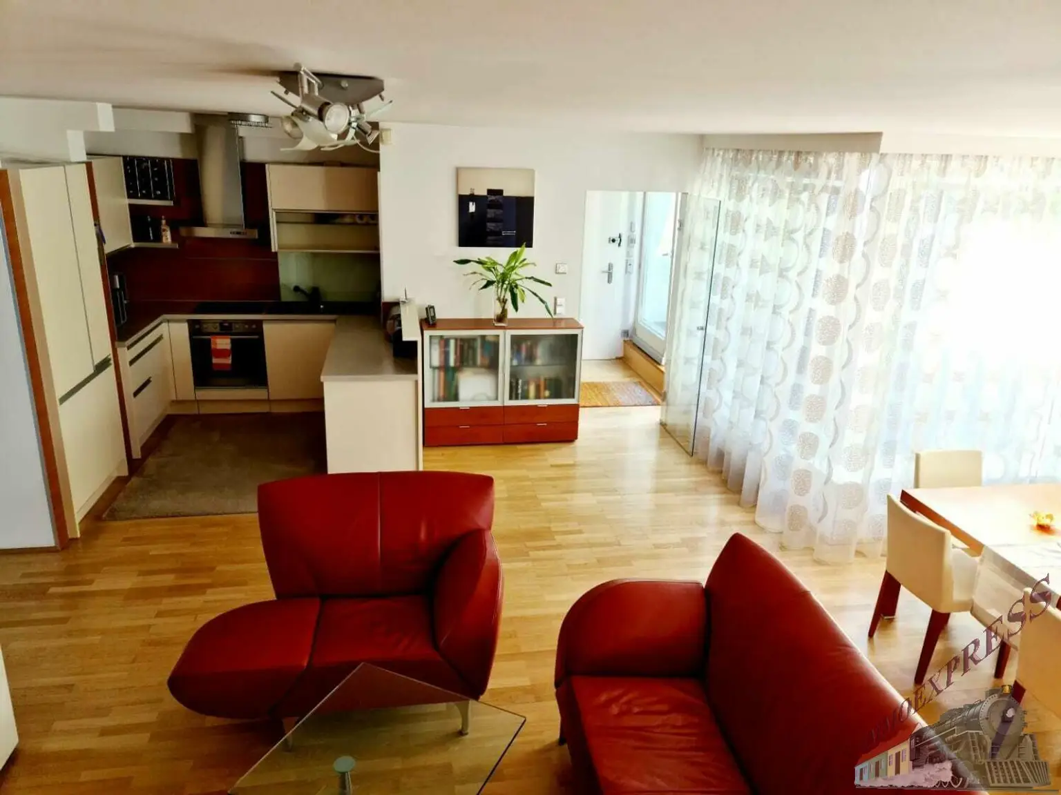Wohnungs- Paket in Bestlage! 4 Wohnungen stilvoll renoviert inklusive Garten, Garage, Swimmingpool und Sauna!