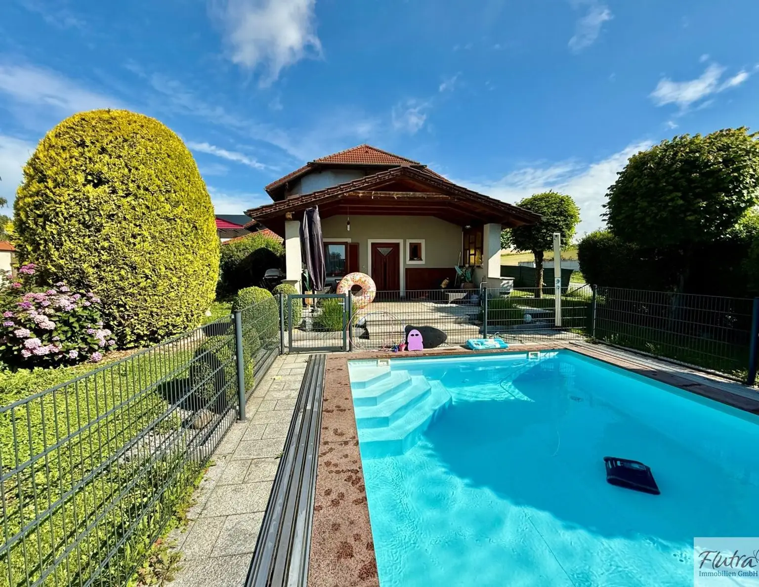 Attraktives Renditeobjekt: Wohn- und Geschäftshaus in Buchkirchen mit Garten und Pool!