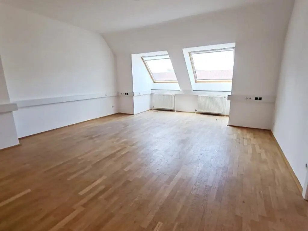 ZIEGLERGASSE bei FUZO Mariahilfer Straße, 141 m2 Bürofäche, 3 Zimmer, Serverraum, Küche, Klimaanlagen, Dachgeschoß