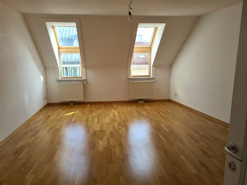 Tolle 2-Zimmer-Dachgeschosswohnung mit Loggia im 5ten!