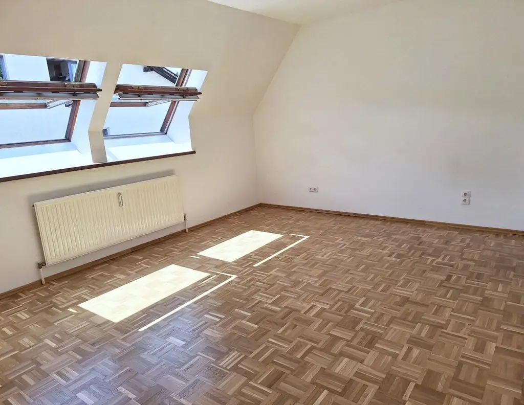 Gemütliches 2-Zimmer-Dachstudio mit Parkplatz