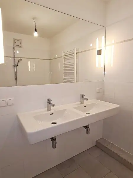 EIGENGARTEN, LORYSTRASSE, 75 m2 Neubau mit 23 m2 Garten, 2 Zimmer, Wohnküche, Wannenbad, Parketten, 1. Liftstock