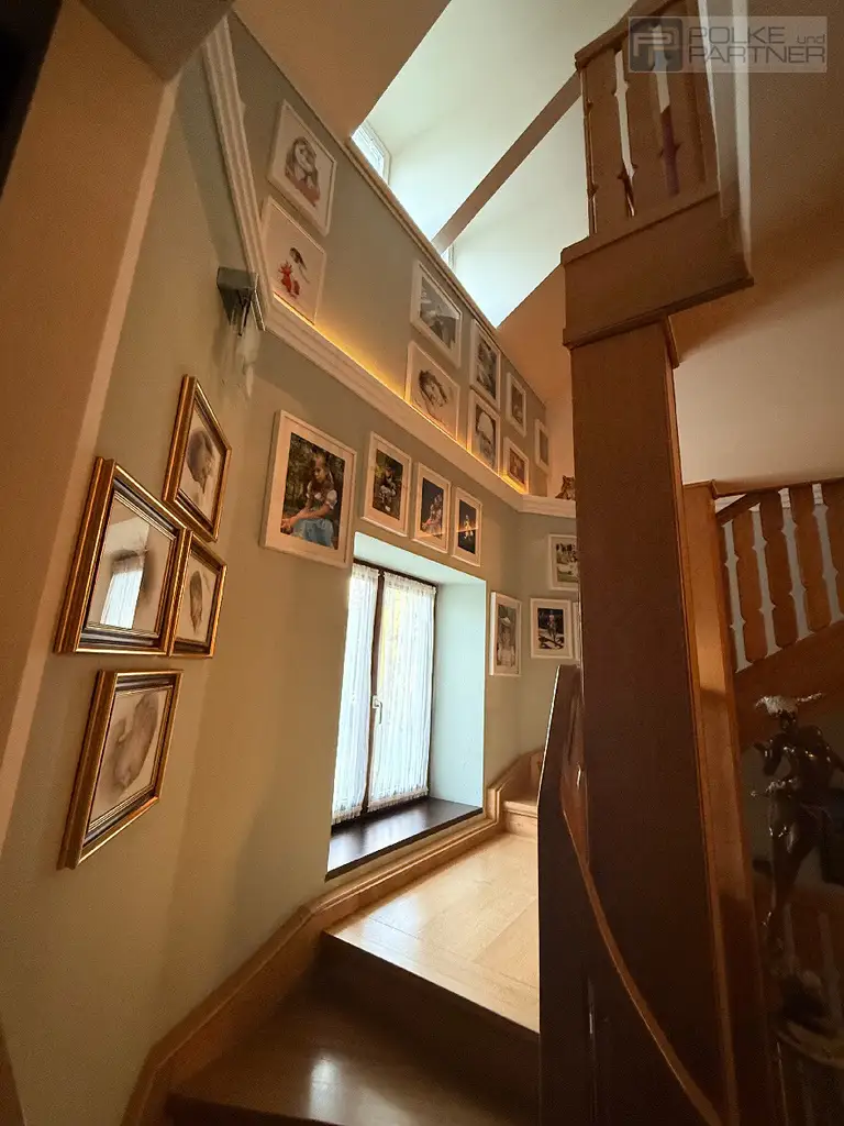 GARTENPARADIES   -  9.000 M² - 
LANDHAUS IN PARKLANDSCHAFT  
NUR 30 MINUTEN VON WIEN