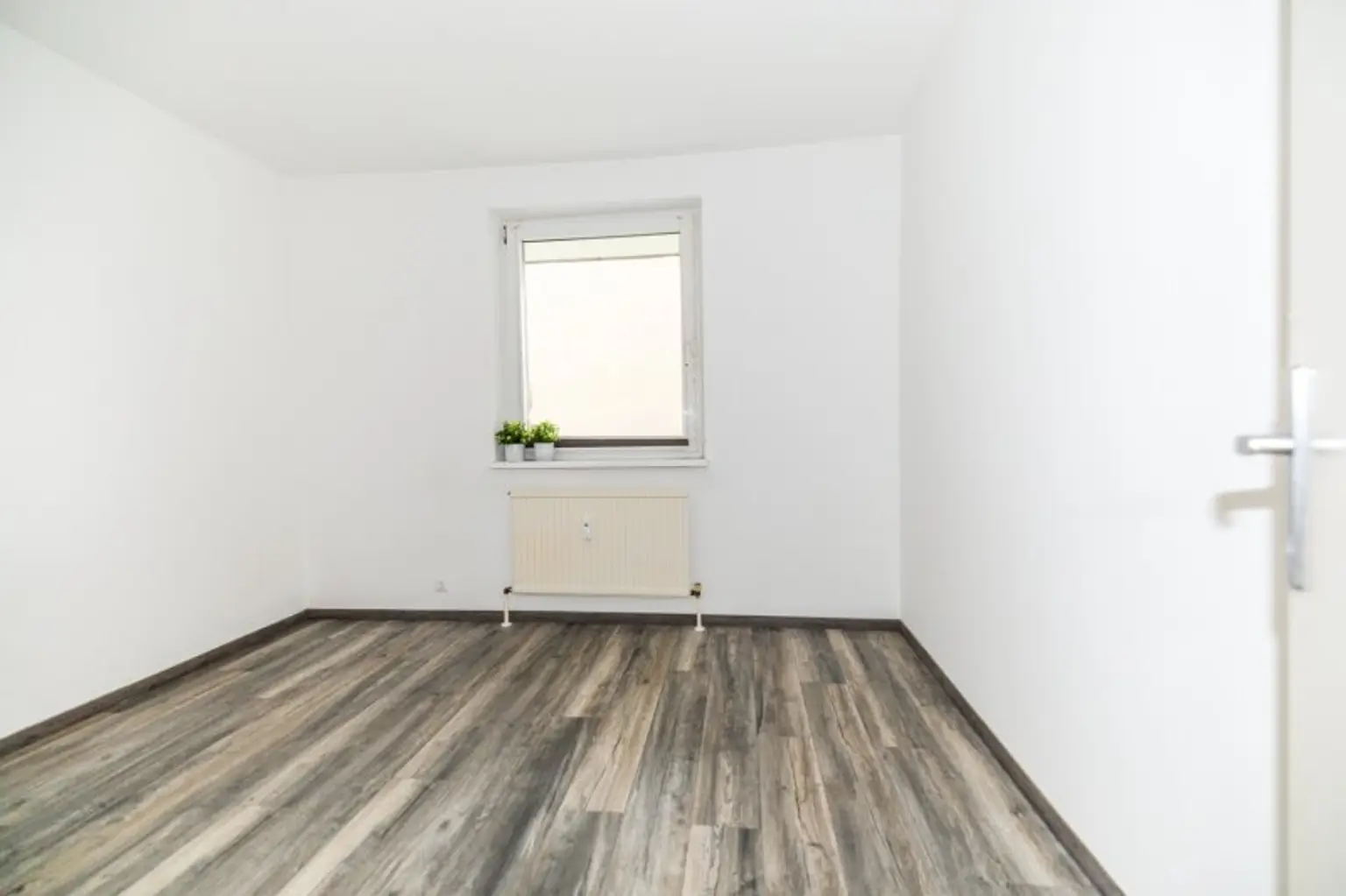 PROVISIONSFREI I LOGGIA I HELLE RÄUME I RUHELAGE I LIFT I ZENTRALE LAGE I EINBAUKÜCHE I FAMILIENFREUNDLICH I PROJEKT WOHNEN I