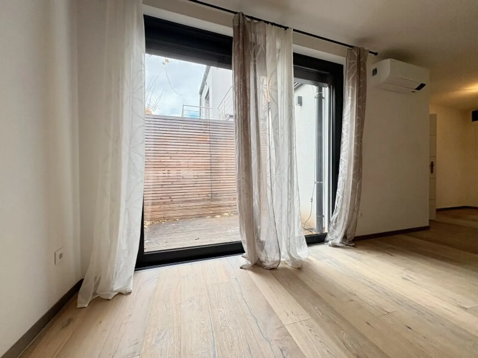 Stadt trifft Natur - Elegante 2-Zimmer Wohnung mit Klimaanlage, Sauna & Terrasse