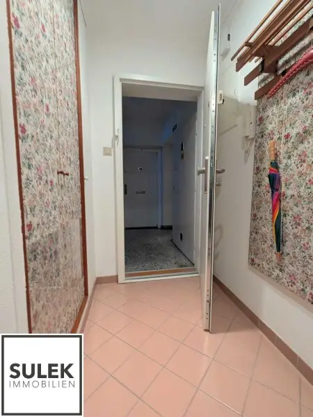 Breitenfurterstraße 222: perfekt aufgeteilte Wohnung im 3. Stock OHNE Lift (mit Balkon und Weitblick)