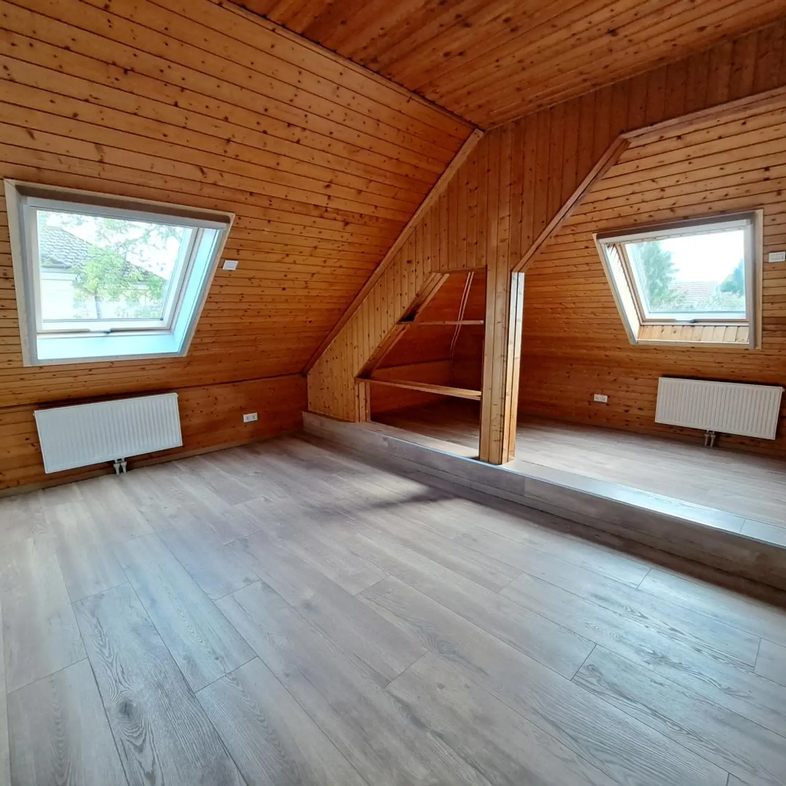 PROVISIONSFREI! Dachgeschosswohnung mit Terrasse - Eigengarten möglich!