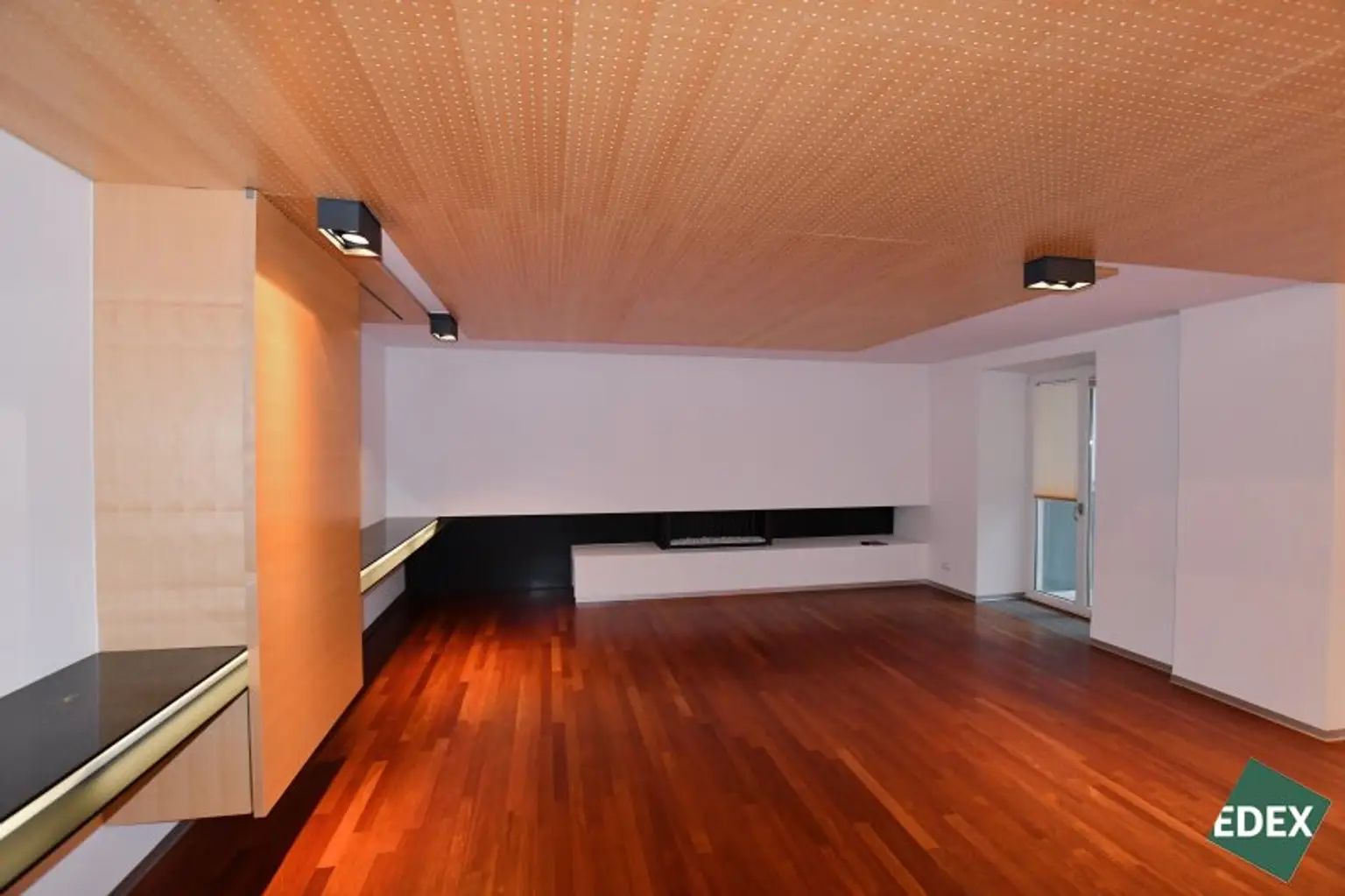 Große Geschäftsfläche mit Seminarraum in Nußdorf