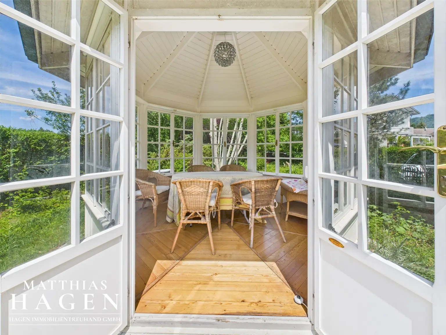 Bungalow - 2 Grundstücke
Ideal für Familien oder als Investment