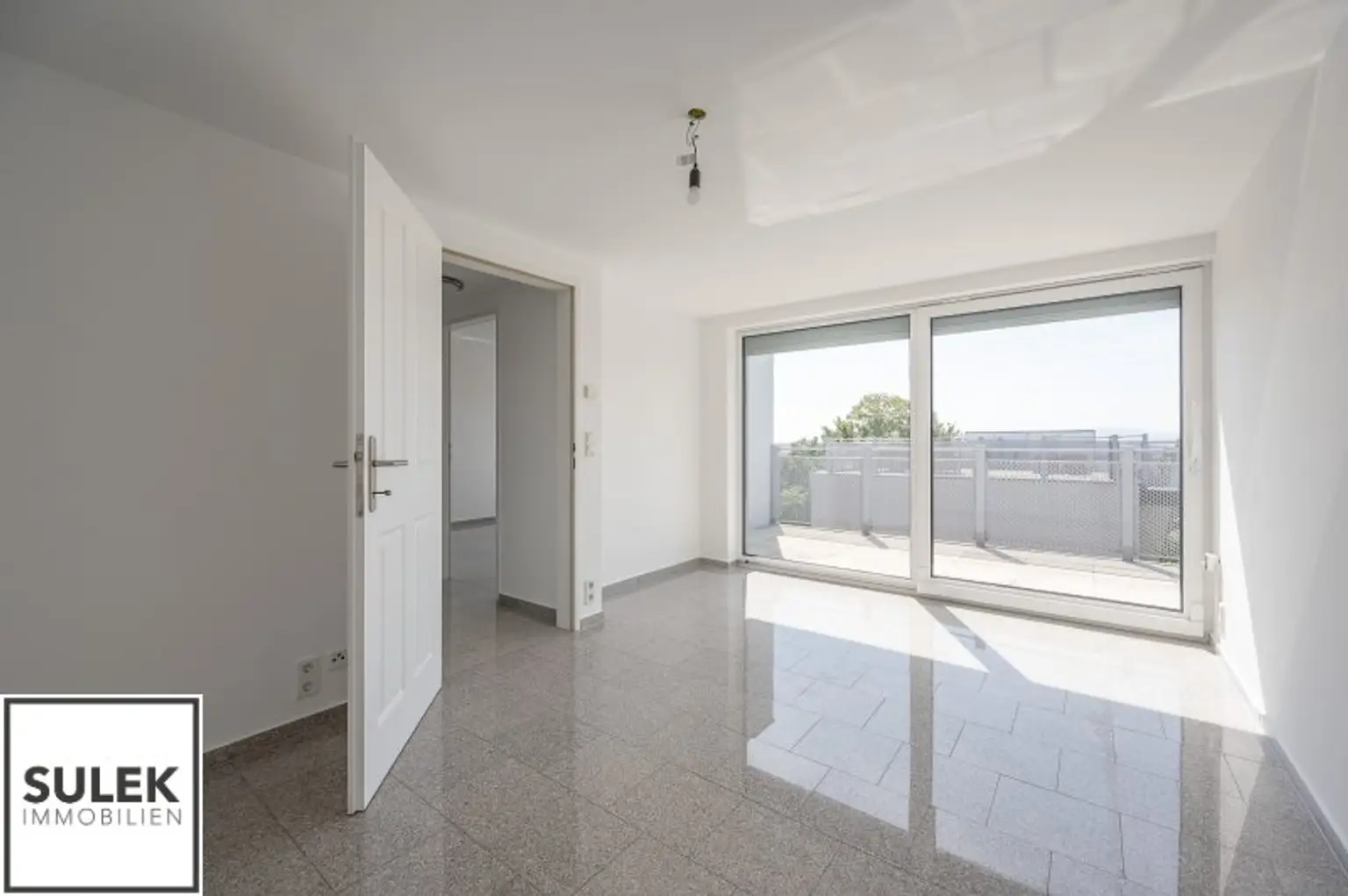 Einfamilienhaus in absoluter Traumlage am Schafberg // Dachterrasse mit Weitblick über die Stadt!