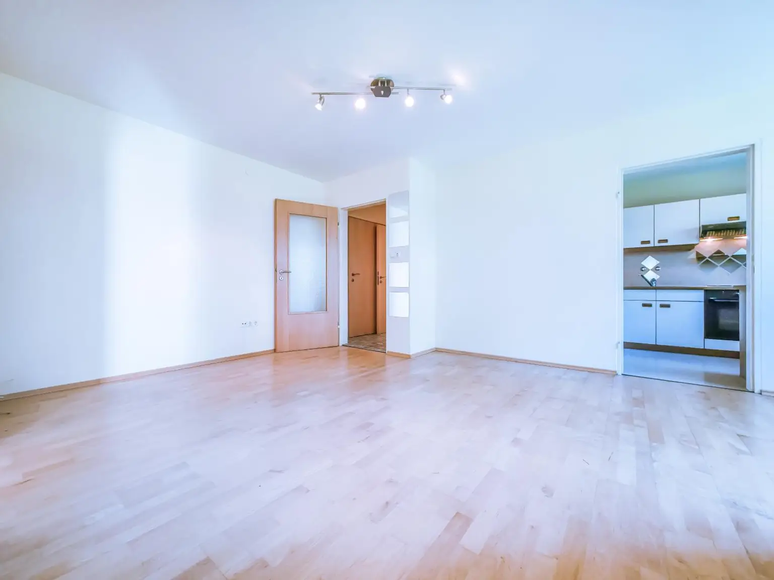 Gepflegte 2-Zimmer-Wohnung mit herrlichem Balkon in Aussichtslage in Fiecht!