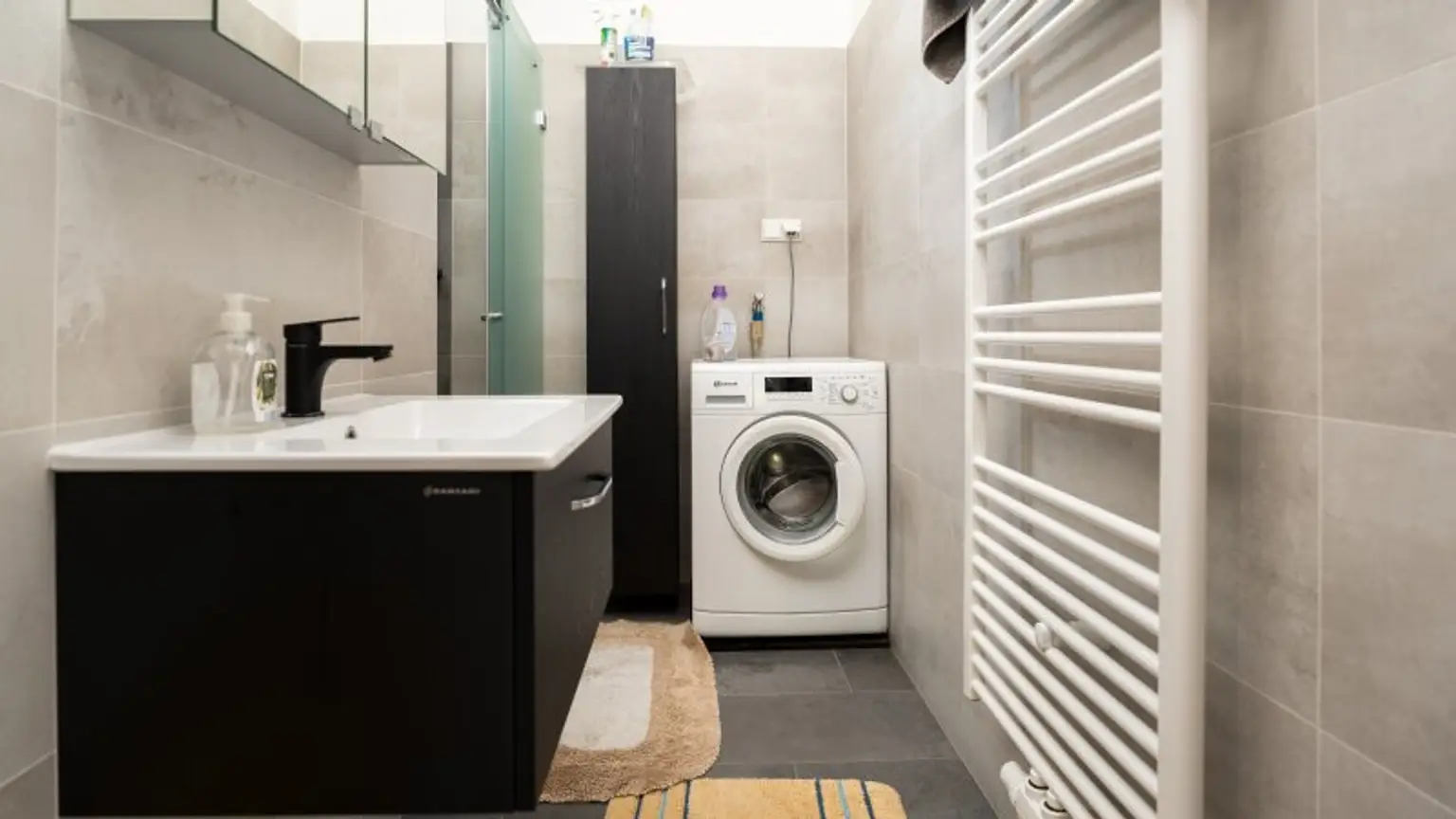 Kapitalanlage mit Potential – 2 Häuser auf Eckgrundstück mit rund 938 m² Grundstücksfläche!