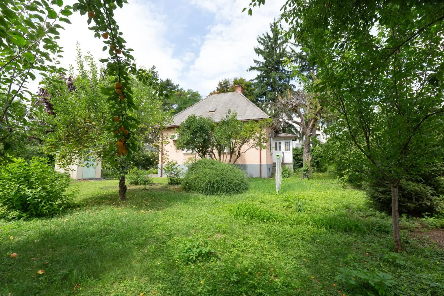 Schönes, ebenes Grundstück mit Altbestand in Graz!