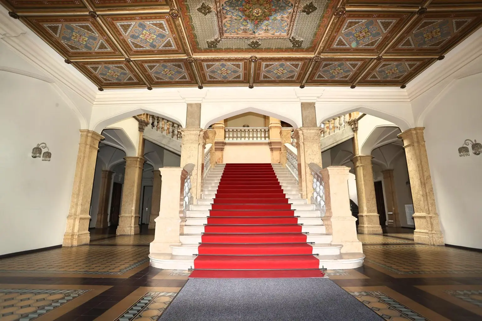 Herrschaftlich wohnen im Schloss Vogelsang!  Barrierefreie 2-Raum-Eigentumswohnung mit PKW-Abstellplatz