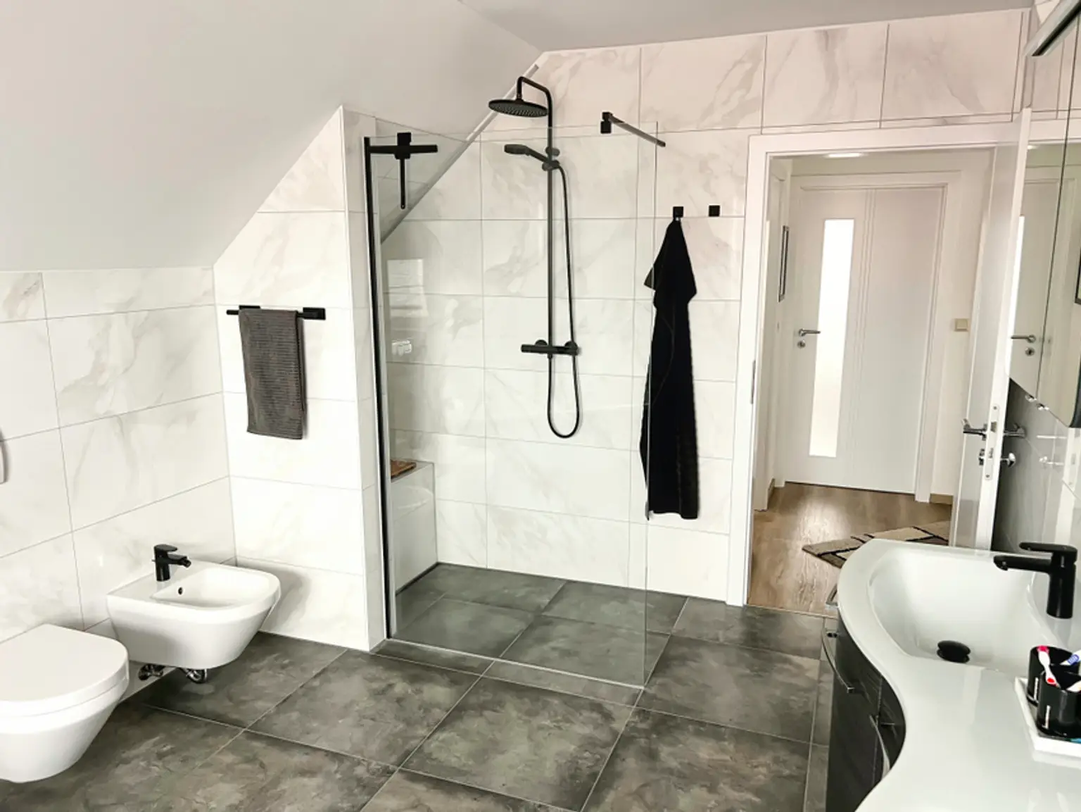 In toller Waldrandlage! TOP-gepflegtes Einfamilienhaus in Rastdorf!