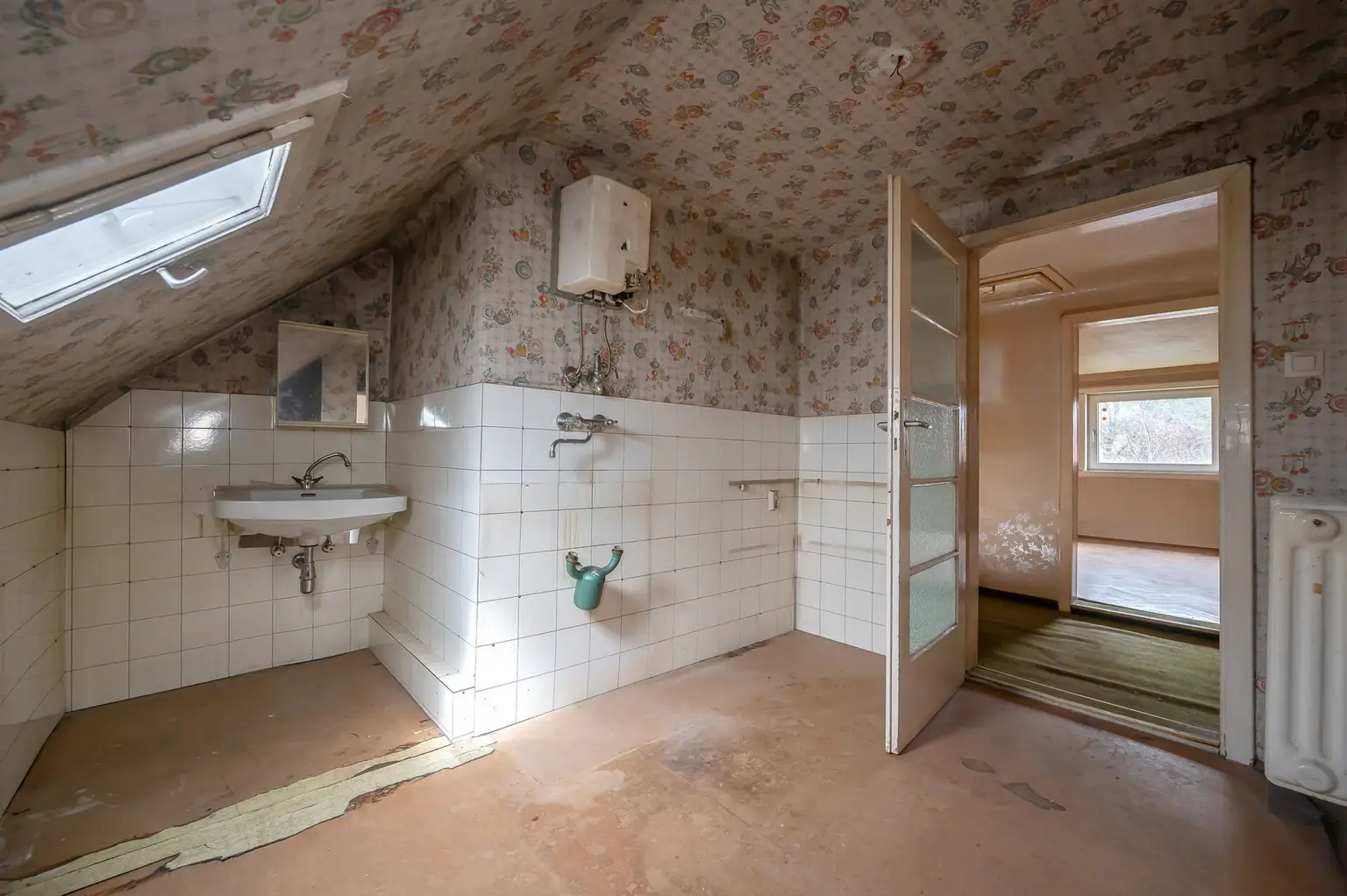 Make it yours: Eckgrundstück in ruhiger Lage – Sanierung oder Abriss für Ihr perfektes neues Zuhause