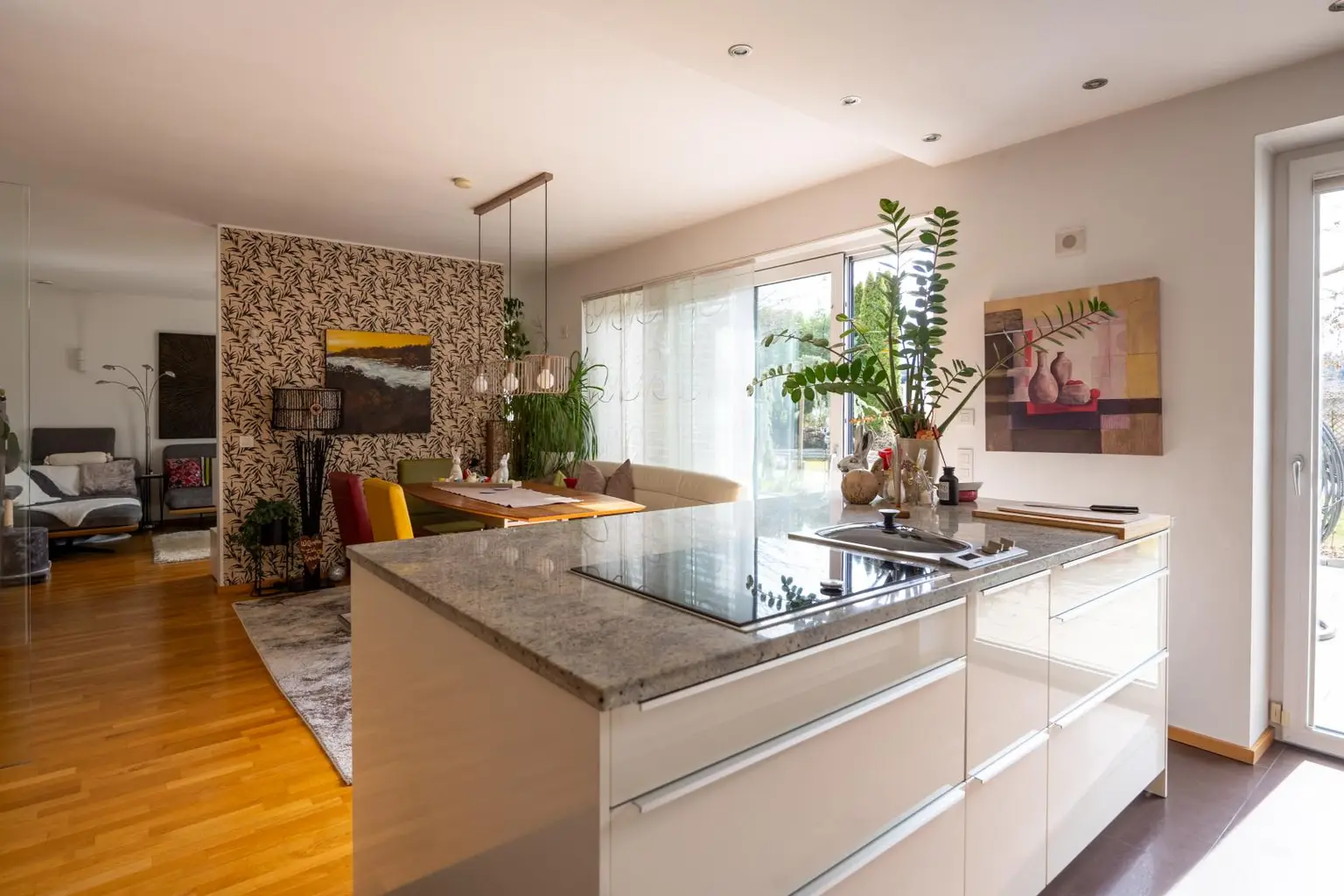 Küche mit Essbereich