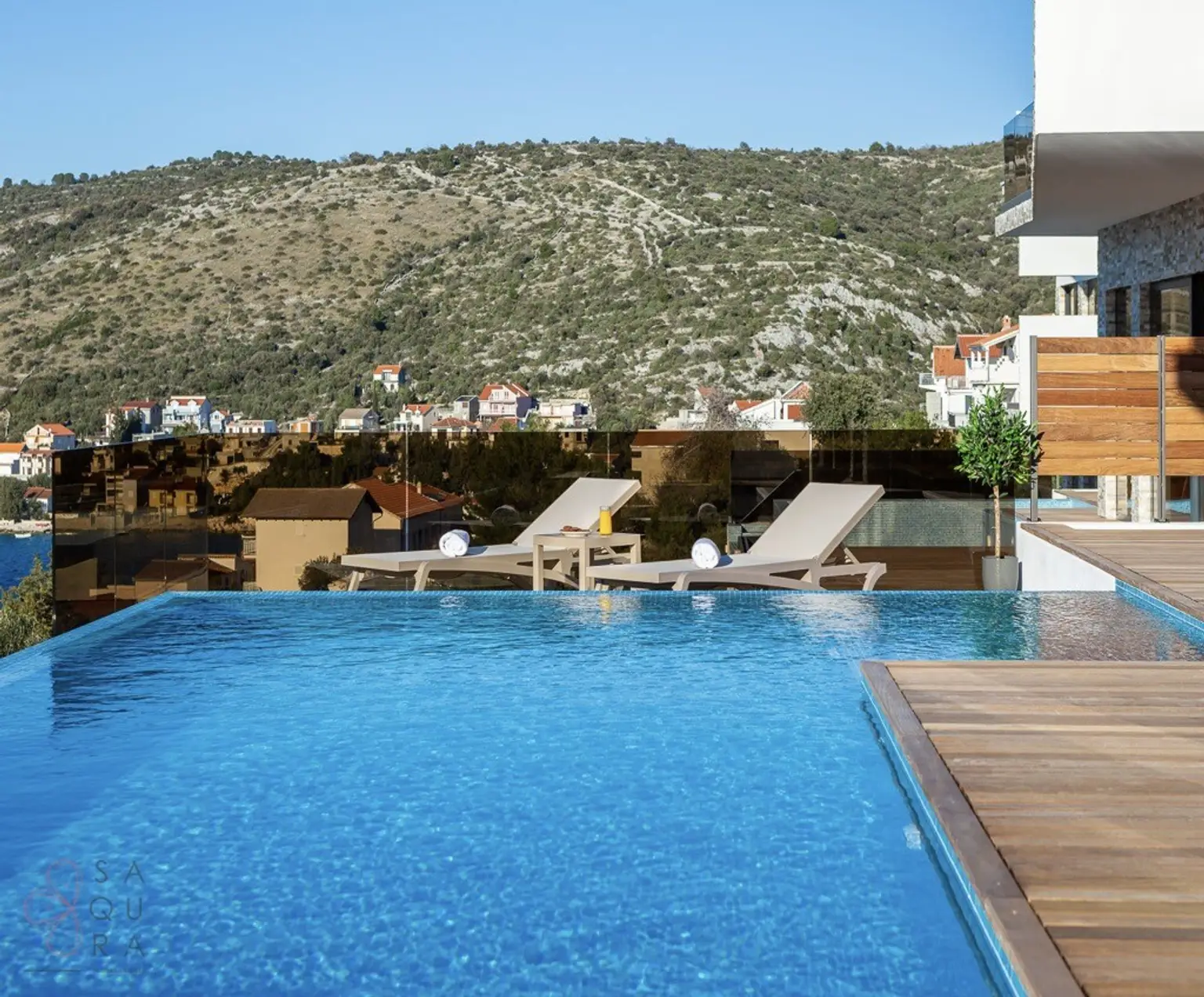 Moderne Villa mit Meerblick in Rogoznica – Eleganz und Erholung nur 80 m vom Meer