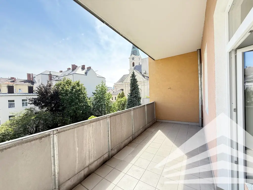 107 m² Altbauwohnung mit großer Loggia in der Innenstadt! TG-Platz verfügbar!