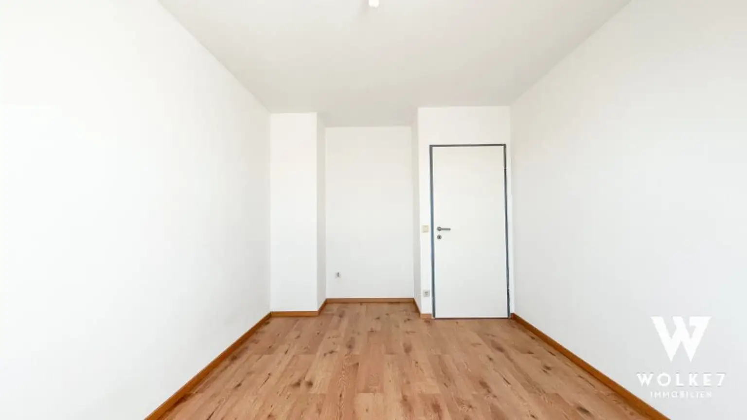 Helle und ruhige 4-Zimmer-Maisonette mit Loggia in Neubau I Nähe Donau