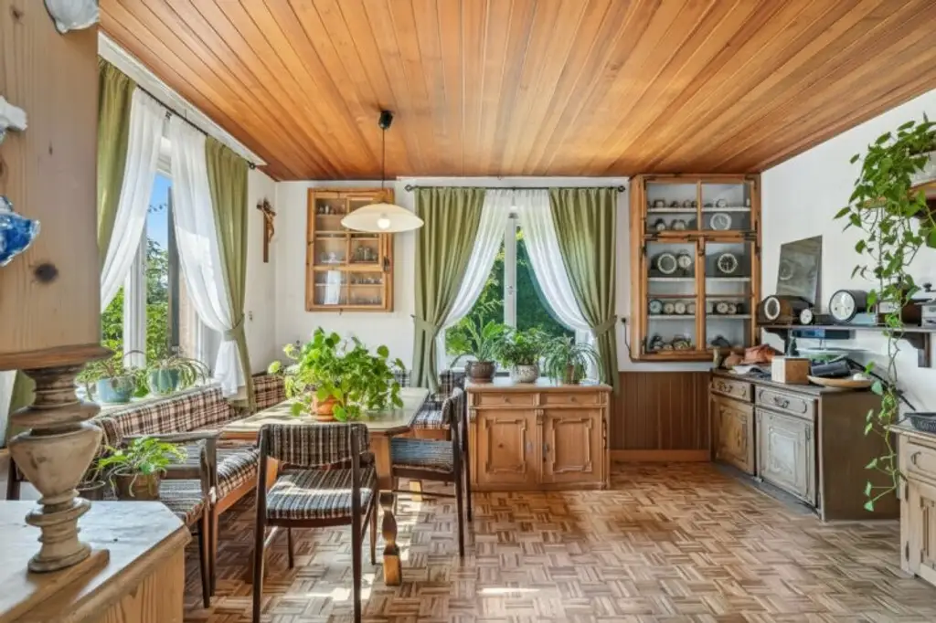 Charmantes Einfamilienhaus in Wolfurt mit großem Garten und Potential - auch als Mehrfamilienhaus geeignet