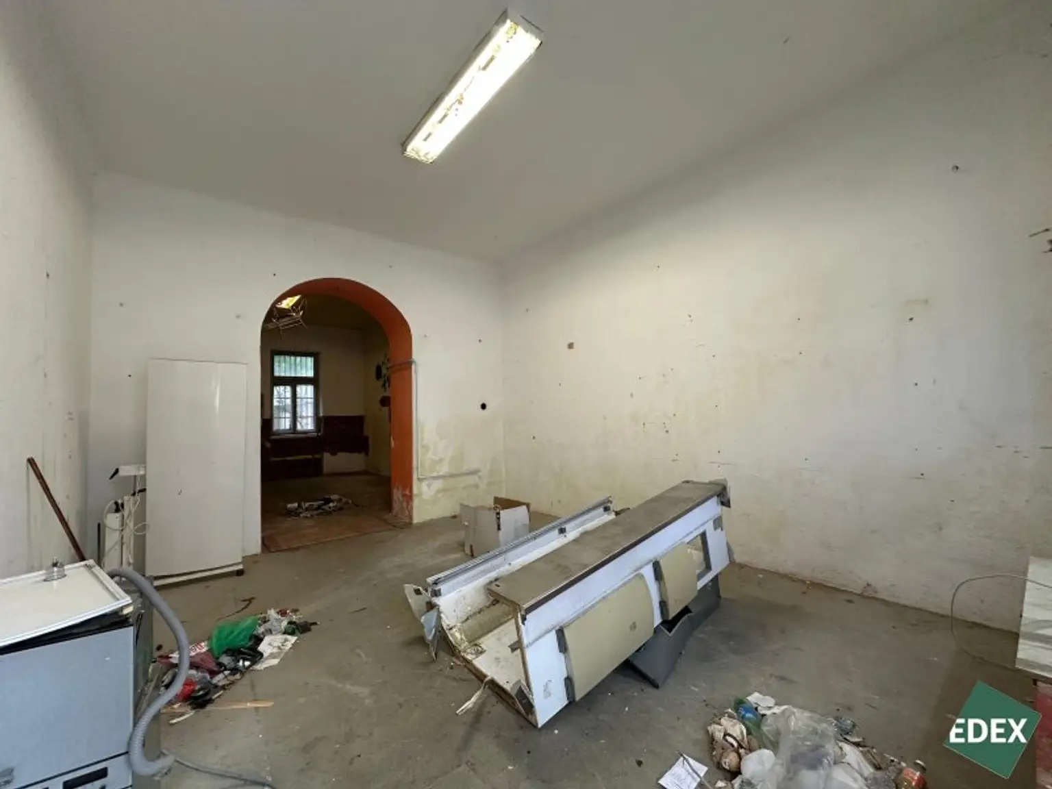 Wohnung mit Potential: Sanierungsbedürftige 3-Zimmer Wohnung in zentraler Lage