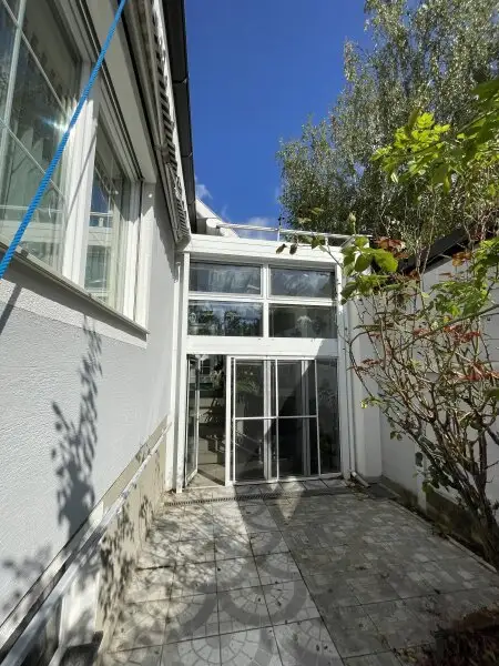 SEHR GEPFLEGTES EINFAMILIEN-HAUS MIT SCHÖNEM GARTEN -- LOGGIA/GARAGE -- RUHELAGE!