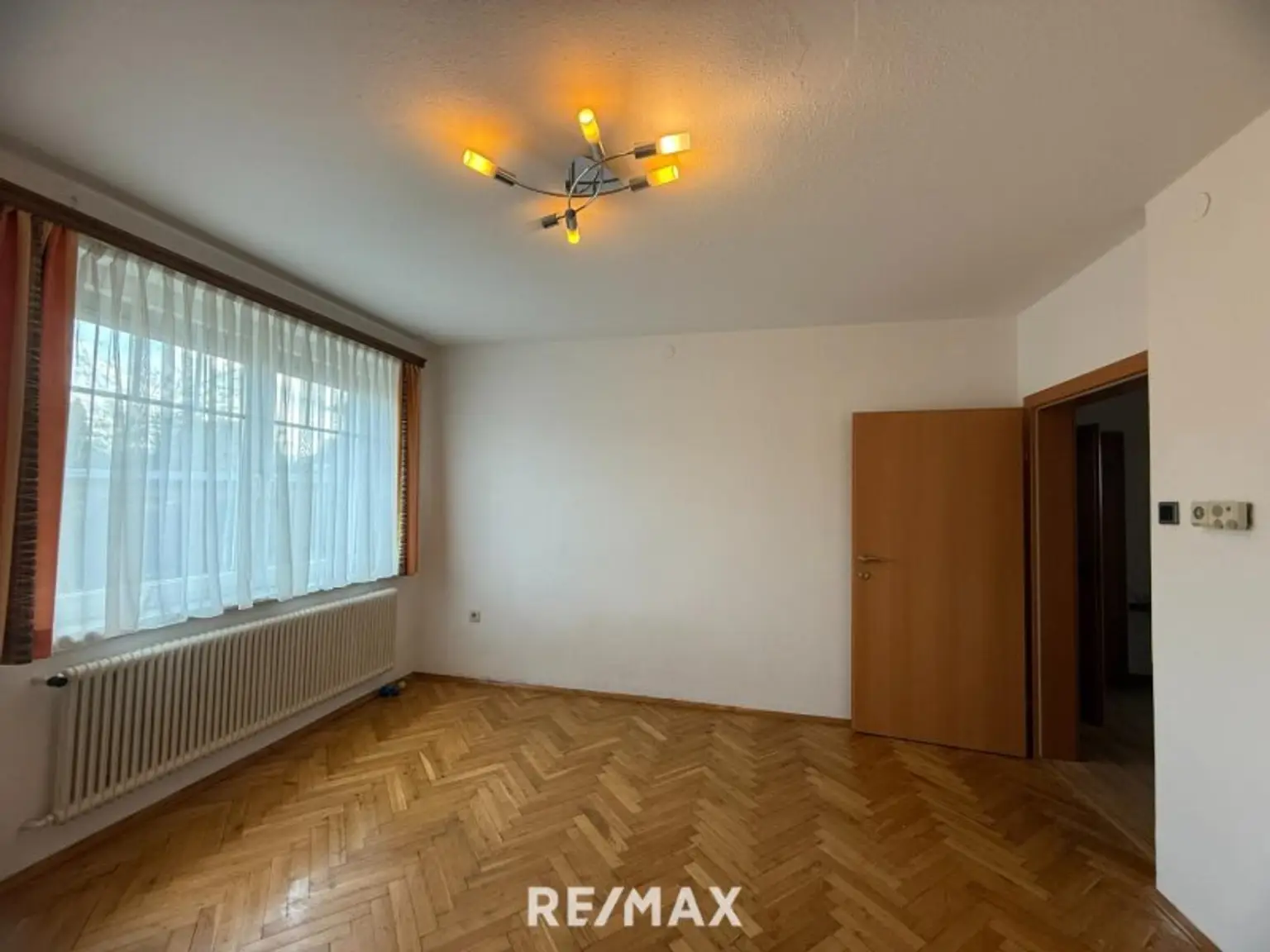 *** Gemeinschaftsprojekt oder Investment? Zwei Häuser, sechs Stellplätze, großes Grundstück in Toplage! ***