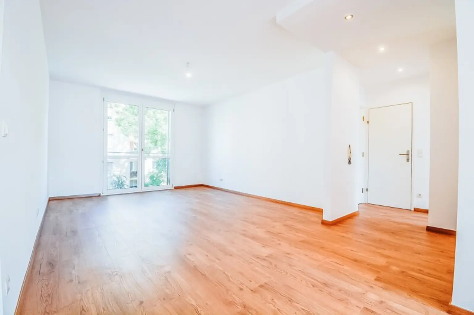 DAN KÜCHE I TIEFGARAGE I BADEWANNE I NEUBAU I SEHR HELL I TOP-SANIERT I LETZTER STOCK I SEHR RUHIG I BLICKL INS GRÜNE I TOP GRUNDRISS I AB SOFORT I