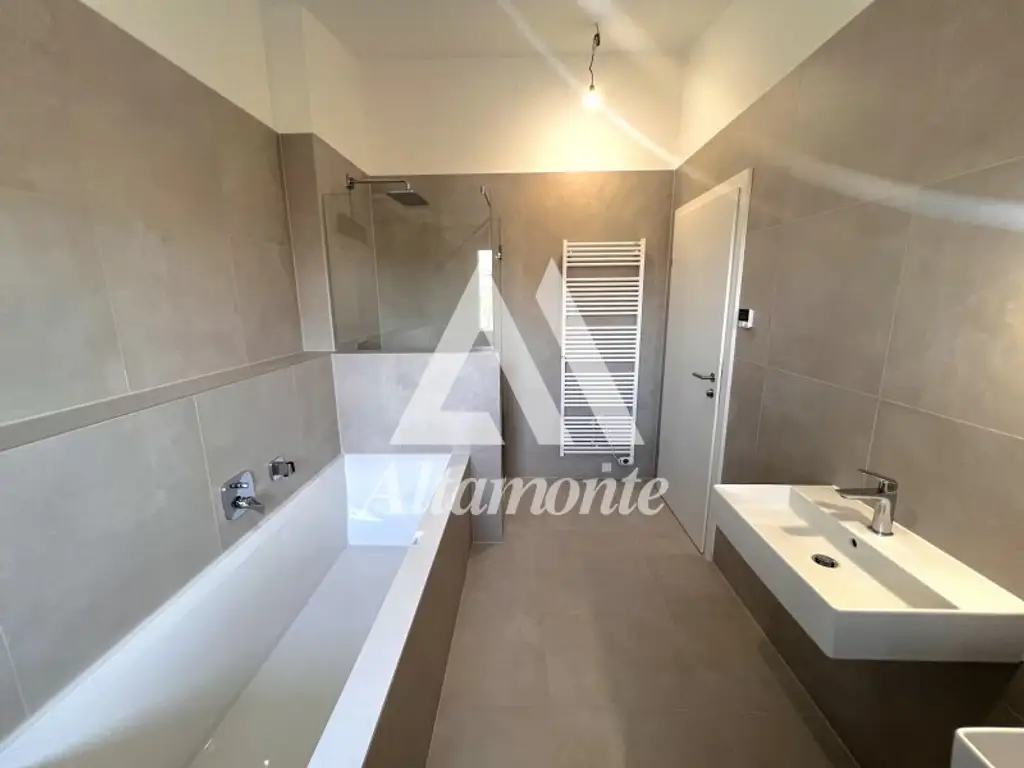 Erstklassiges Wohnen im Erstbezug – Stilvolles Einfamilienhaus in Essling