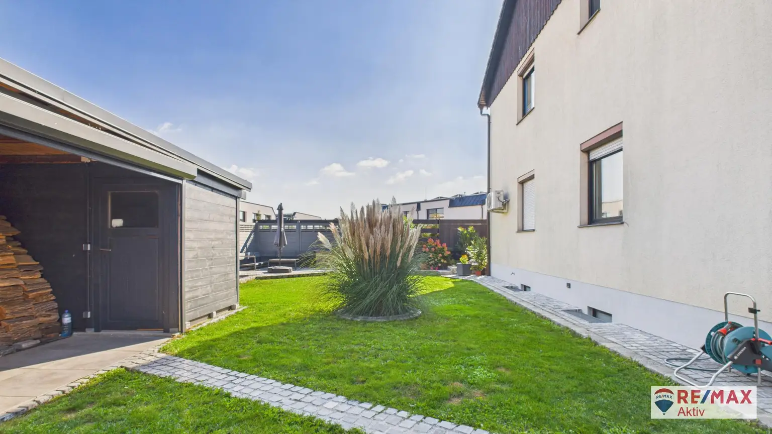 Familienidylle pur – Gepflegte Doppelhaushälfte mit Garten, Terrasse & Carport