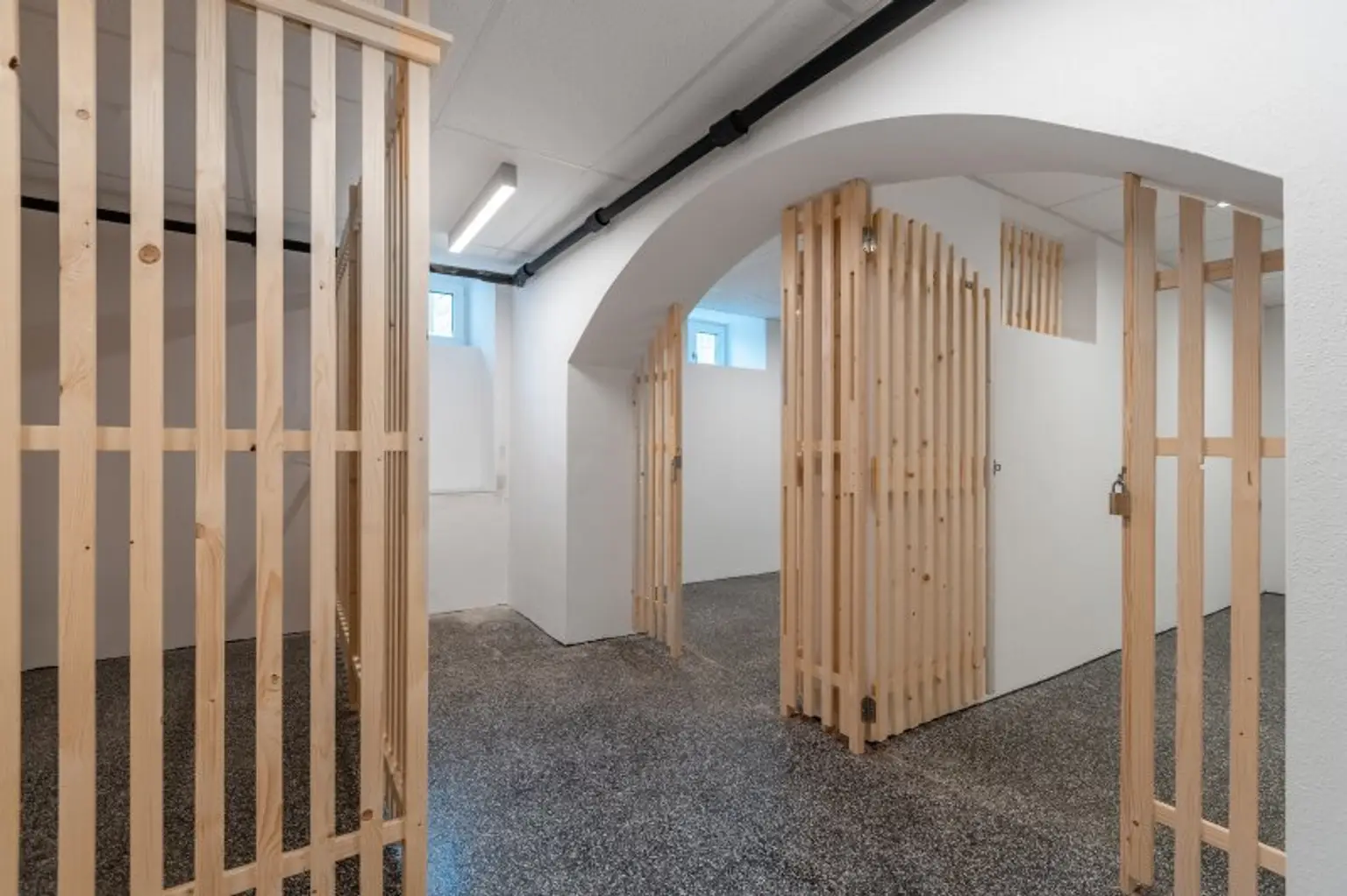 ELEGANZ TRIFFT MODERNE: Luxuriöse 3-Zimmer-Wohnung mit sonnigem Balkon inkl. Bergblick im Villenviertel zu mieten!