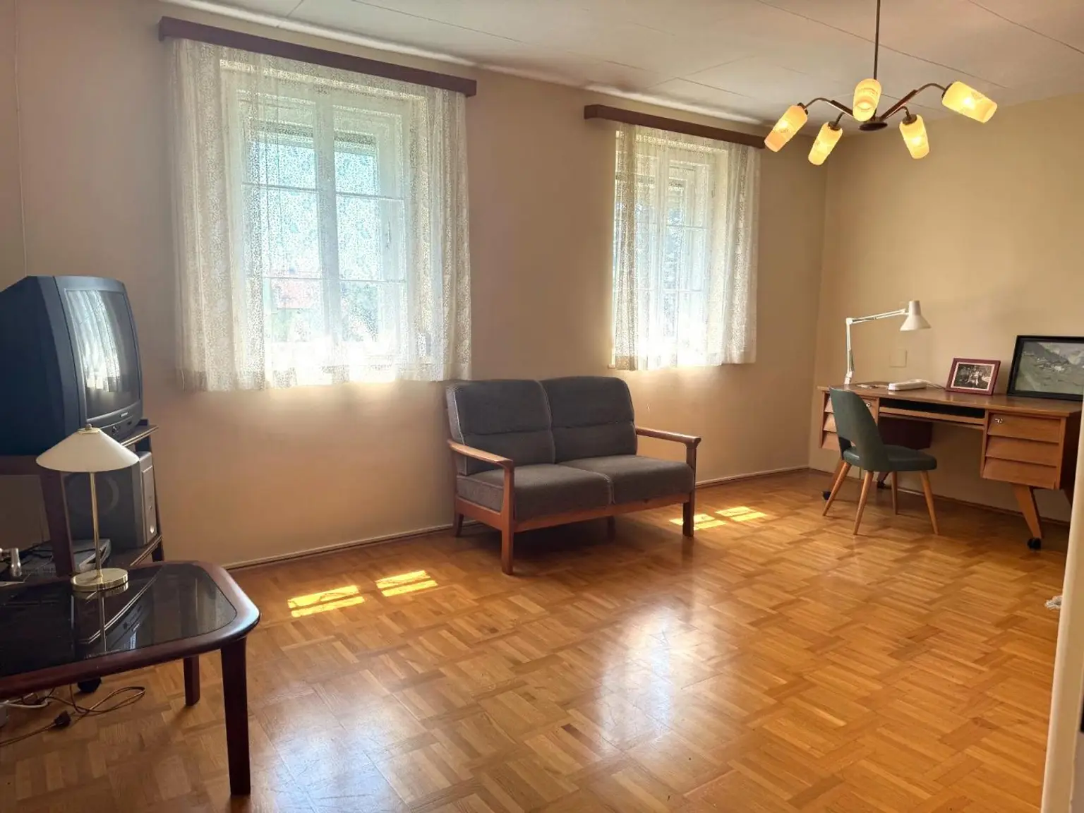 "Einfamilienhaus mit 2535m² großem Grundstück!"