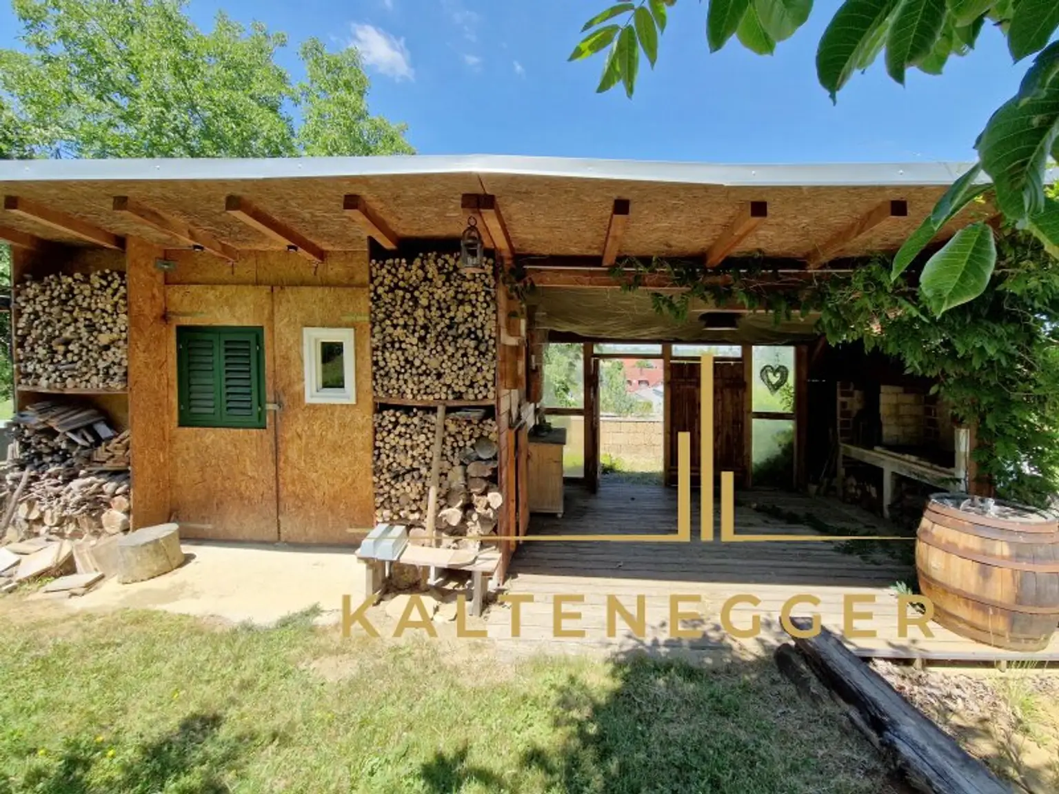 Gerätehütte, Grillkamin & offener Feuerplatz
