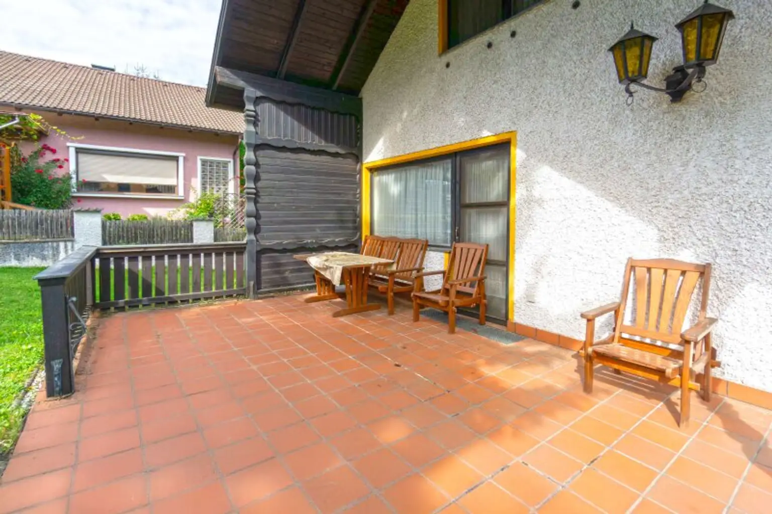 Idyllisches Landhaus in Wohnsiedlung am Waldesrand mitten im Triestingtal, südliches Bergland vor Wien