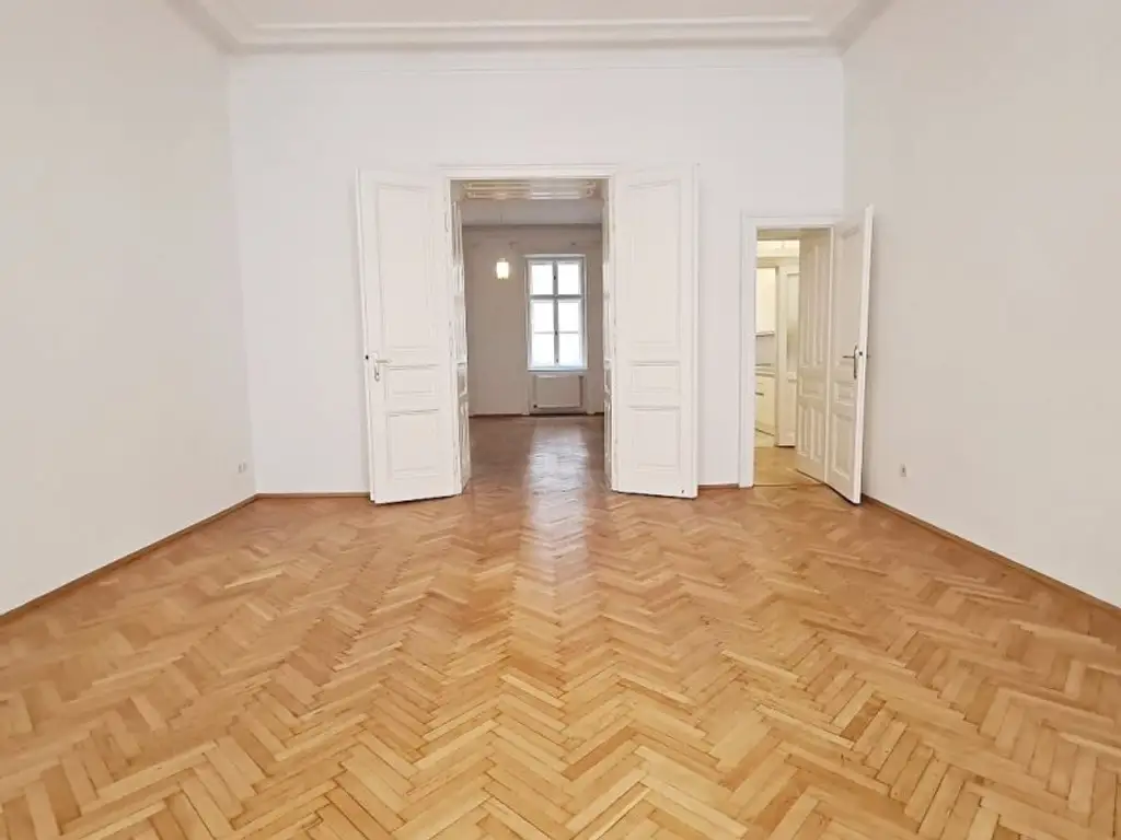 AM GRABEN-NÄHE, 95 m2 Altbau mit Balkon, 2 Zimmer, Komplettküche, Wannenbad, Parketten, 4. Liftstock, Flügeltüren, Spiegelgasse