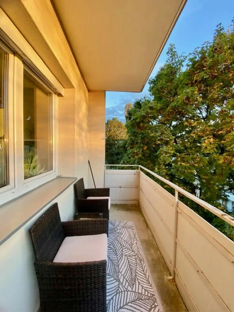 Aktuelle Möblierung der Mieterin - Ablöse möglich