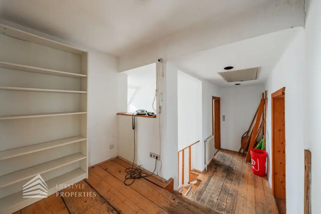 Exklusives Baugrundstück in einzigartiger Lage mit Einreichplanung!