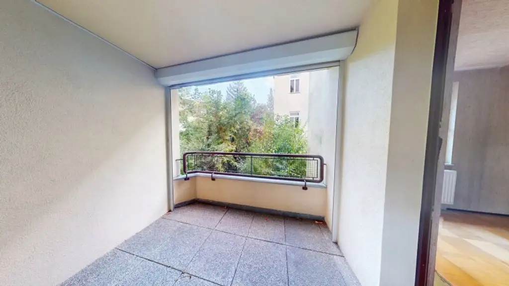 3-Zimmer-Wohnung mit Loggia & Grünblick – Sanierungsprojekt mit Potenzial